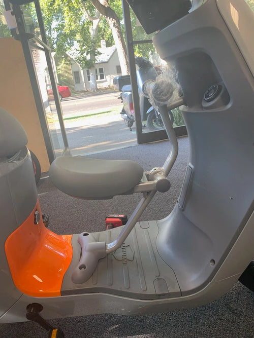 Baby Seat Installed on INNO Moped – Close-up of Frame Connection