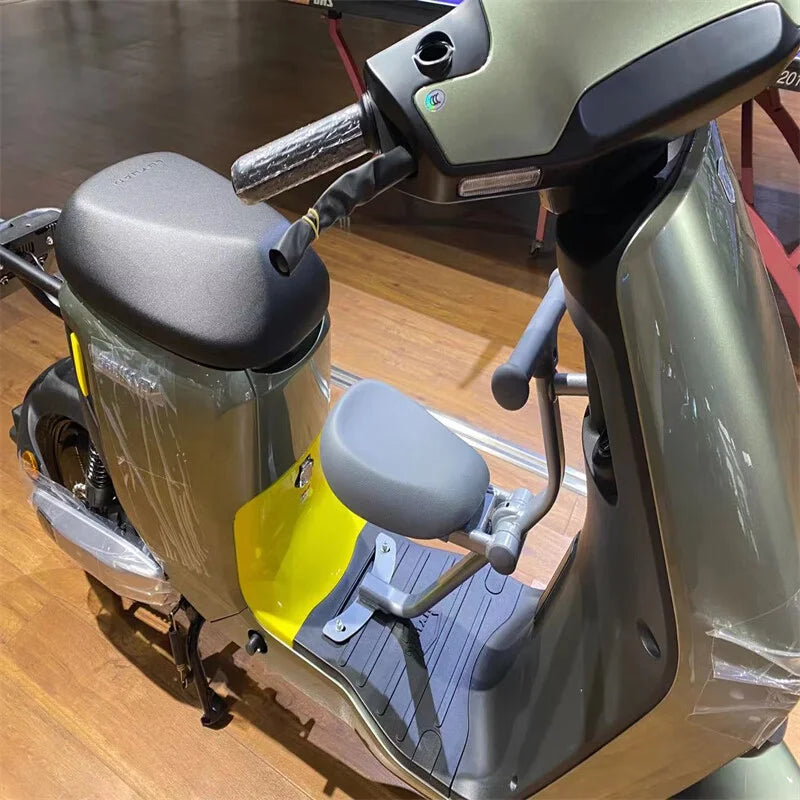 Child Sitting on Baby Seat Mounted on INNO – Real-Use Setup View